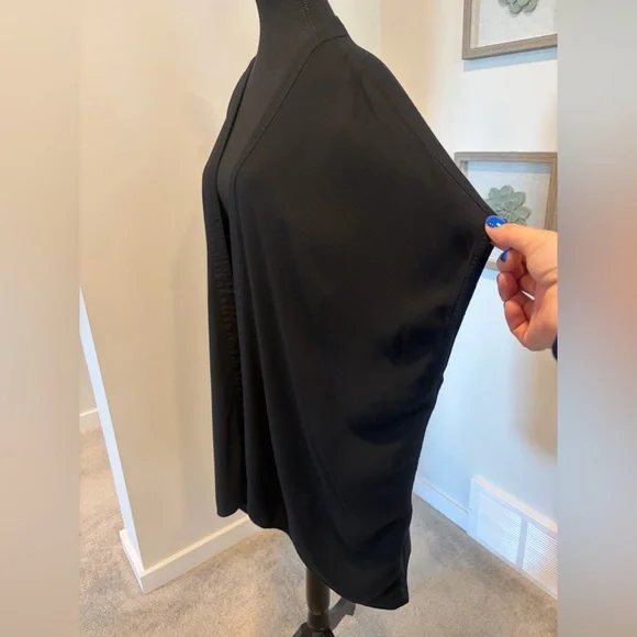 Aritzia Sunday Best Black Open-Front Knee Length Kimono Size S/M EUC - Picture 3 of 11